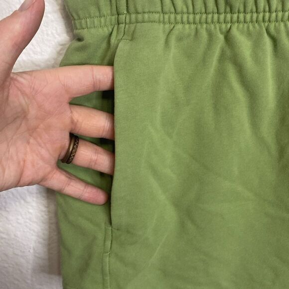 Lululemon Inner Glow High-Rise Short 3"
Bronze Green size 10 - Picture 3 of 10